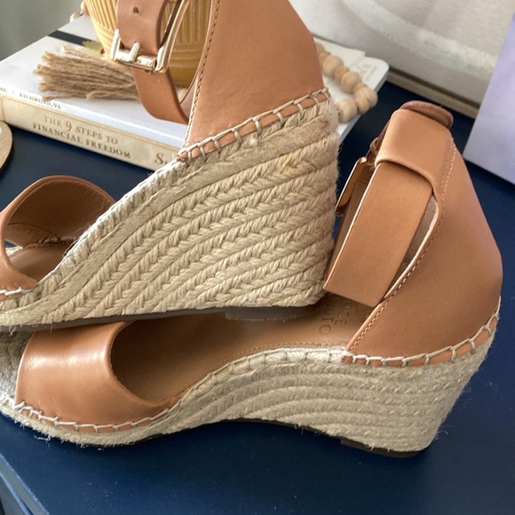 Vince Camuto Wedge sandals - Picture 4 of 10